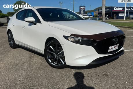 White 2024 Mazda 3 Hatchback G20 Evolve