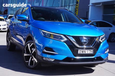Blue 2018 Nissan Qashqai Wagon St