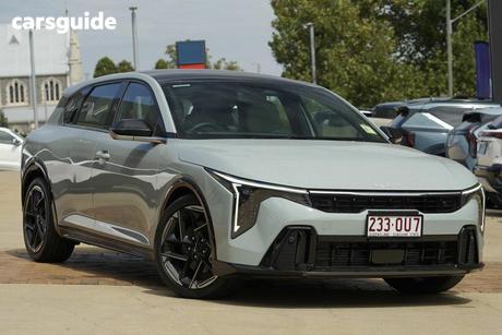 Green 2025 Kia K4 Hatch GT-LINE