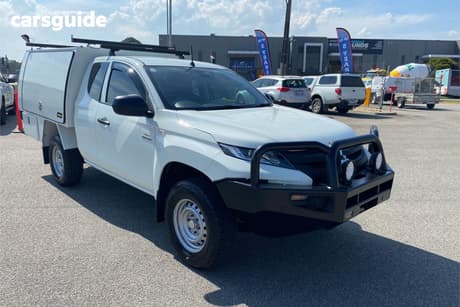 White 2022 Mitsubishi Triton Club Cab Chassis Glx (4X4)
