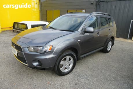 Silver 2011 Mitsubishi Outlander Wagon Ls