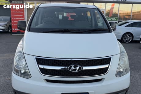 White 2011 Hyundai Imax Wagon