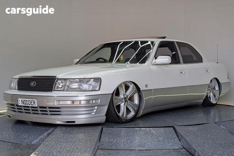White 1992 Lexus LS400 Sedan