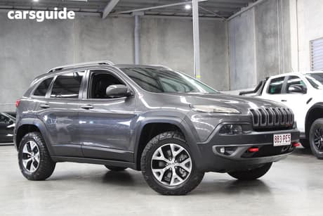 Grey 2015 Jeep Cherokee Wagon Trailhawk (4X4)