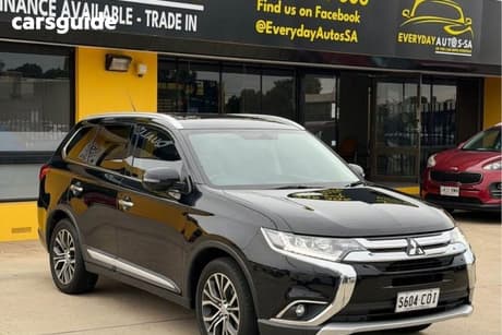 Black 2016 Mitsubishi Outlander Wagon Exceed (4X4)