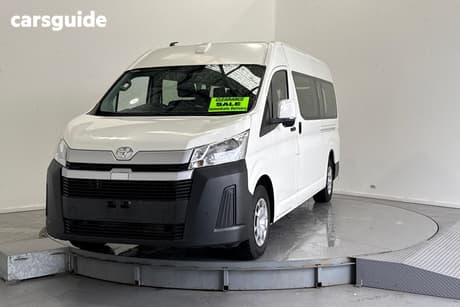 White 2022 Toyota HiAce Bus Slwb Commuter (12 Seats)