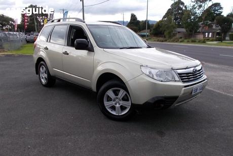 Silver 2010 Subaru Forester Wagon X
