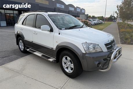 White 2007 Kia Sorento Wagon