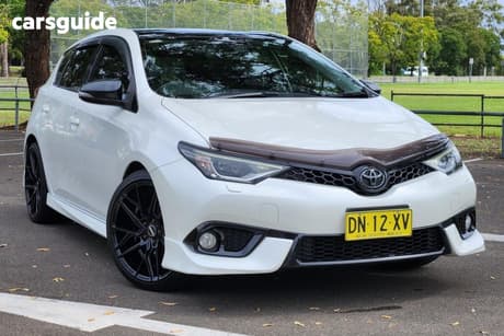 White 2017 Toyota Corolla Hatchback Zr