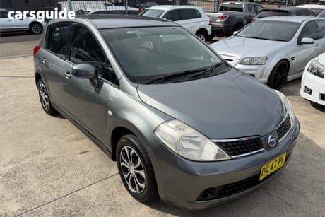 Grey 2008 Nissan Tiida Hatchback St