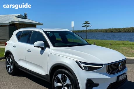 White 2022 Volvo XC40 Wagon Plus B4 Mhev