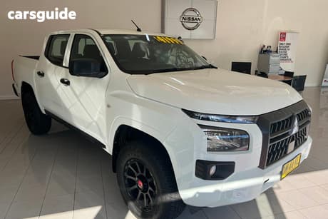 White 2023 Mitsubishi Triton Double Cab Pick Up Glx (4X4)