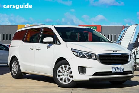 White 2017 Kia Carnival Wagon S