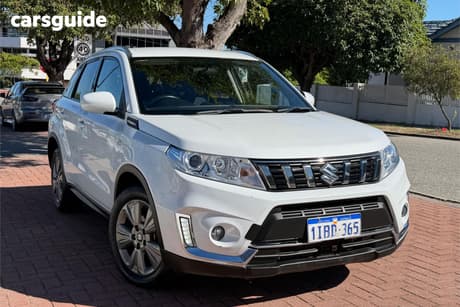 White 2023 Suzuki Vitara Wagon