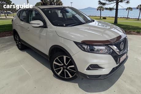 White 2018 Nissan Qashqai Wagon St