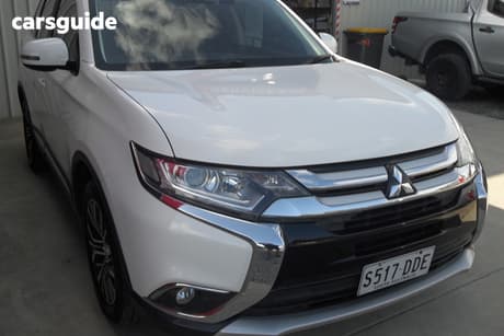 White 2017 Mitsubishi Outlander Wagon Ls Safety Pack (4X2)