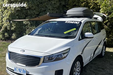White 2017 Kia Carnival Wagon S