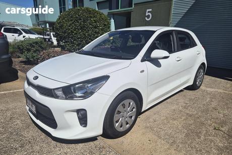 White 2019 Kia RIO Hatchback S