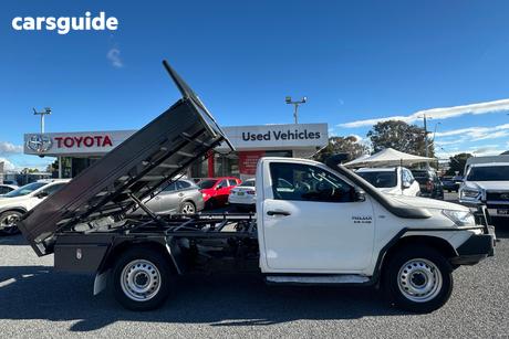 White 2019 Toyota Hilux Cab Chassis Sr (4X4)