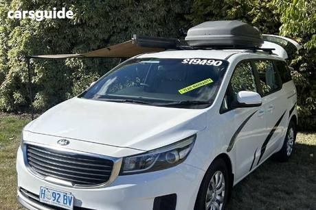 White 2017 Kia Carnival OtherCar