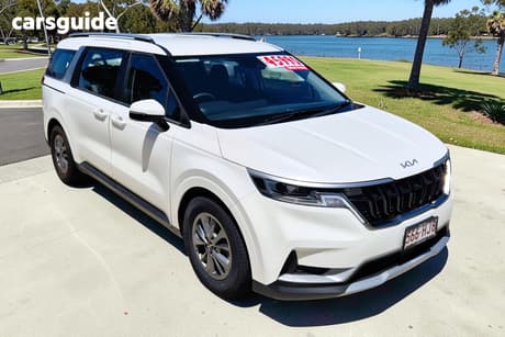 White 2023 Kia Carnival Wagon S