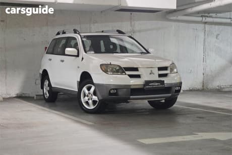 White 2003 Mitsubishi Outlander Wagon Xls