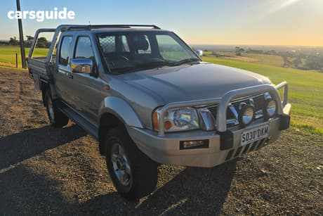 Grey 2005 Nissan Navara Dual Cab Pick-up St-R (4X4)