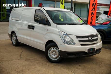 White 2015 Hyundai Iload Van Crew