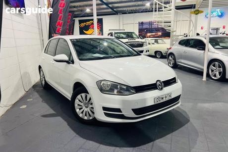 White 2016 Volkswagen Golf Hatchback 92 Tsi