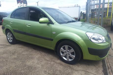 Green 2008 Kia RIO Sedan Ex