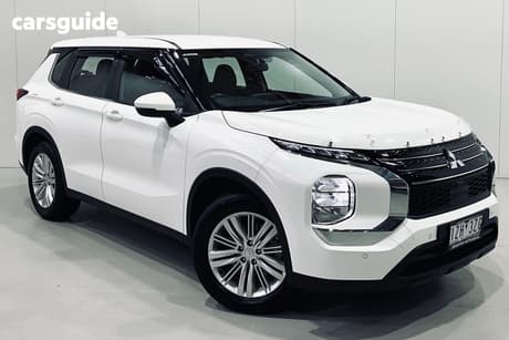 White 2023 Mitsubishi Outlander Wagon Es 7 Seat (2Wd)