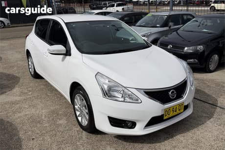 White 2016 Nissan Pulsar Hatchback St-L