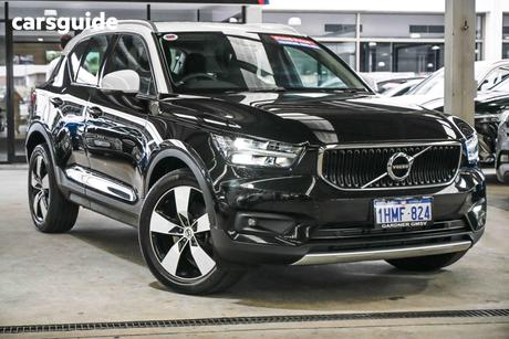Black 2022 Volvo XC40 Wagon T4 Momentum (Fwd)