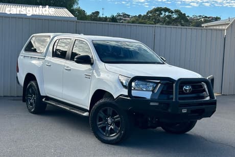 White 2022 Toyota Hilux Double Cab Pick Up Sr (4X4)