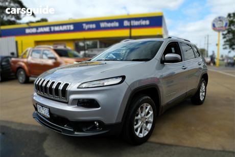 Silver 2015 Jeep Cherokee Wagon Longitude (4X4)