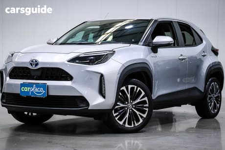 Silver 2021 Toyota Yaris Cross Wagon Urban Hybrid (Two-Tone)