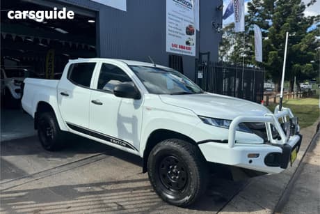 White 2022 Mitsubishi Triton Double Cab Pick Up Glx (4X4)