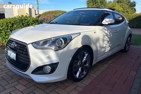 White 2014 Hyundai Veloster Coupe +
