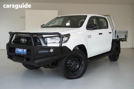 White 2022 Toyota Hilux Double Cab Chassis Sr (4X4)