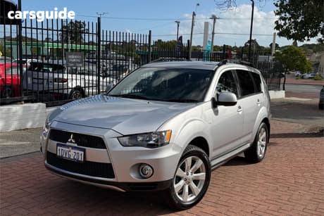 Silver 2011 Mitsubishi Outlander Wagon Ls (Fwd)