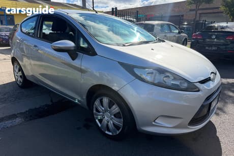 Silver 2009 Ford Fiesta Hatchback Cl