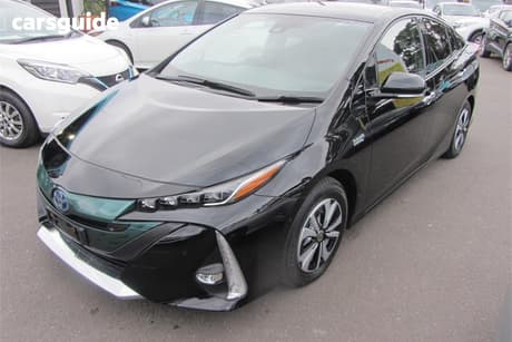 Black 2017 Toyota Prius Hatch PLUG-IN HYBRID