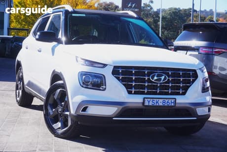White 2025 Hyundai Venue Wagon Elite (Black) Sunroof