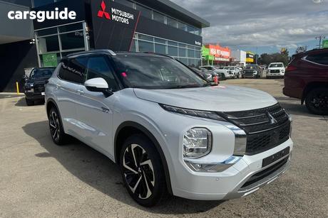 White 2025 Mitsubishi Outlander Wagon Phev Exceed Tour 5+2 St (Awd)