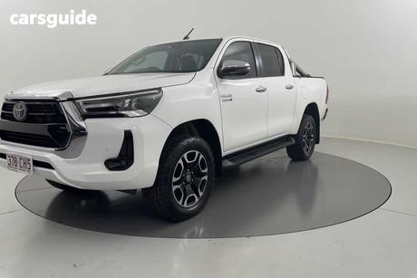 White 2020 Toyota Hilux Double Cab Chassis Sr5 (4X4)