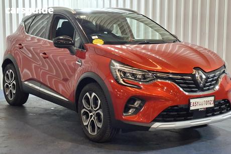 Red 2022 Renault Captur Wagon Intens