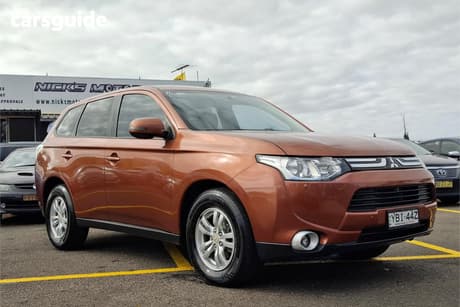 Orange 2013 Mitsubishi Outlander Wagon Ls (4X4)