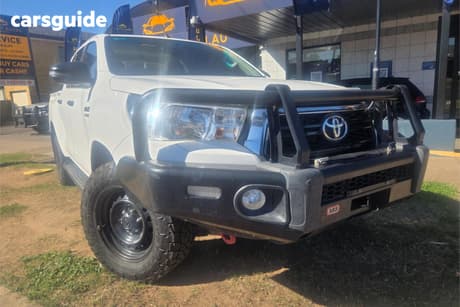 White 2019 Toyota Hilux Double Cab Pick Up Sr (4X4)