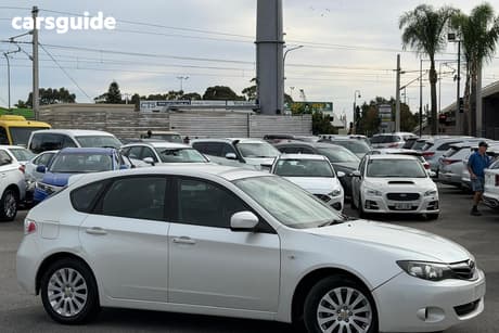 White 2011 Subaru Impreza Hatchback R (Awd)