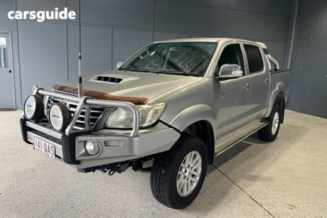 Silver 2015 Toyota Hilux Dual Cab Pick-up Sr5 (4X4)